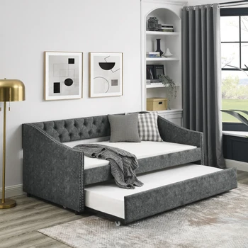 Двухразмерная диван с двухразмерным разтегателен диван-легло, обитым дрямка, с пуговицей на гърба на облегалката и меден пирон на извити подлокотниках